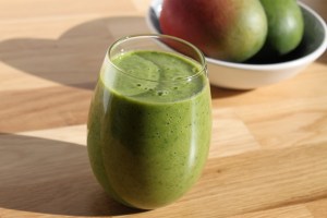 Matcha, mango & kale smoothie