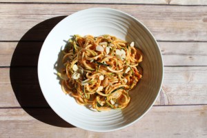zoodle with red pepper sauce1